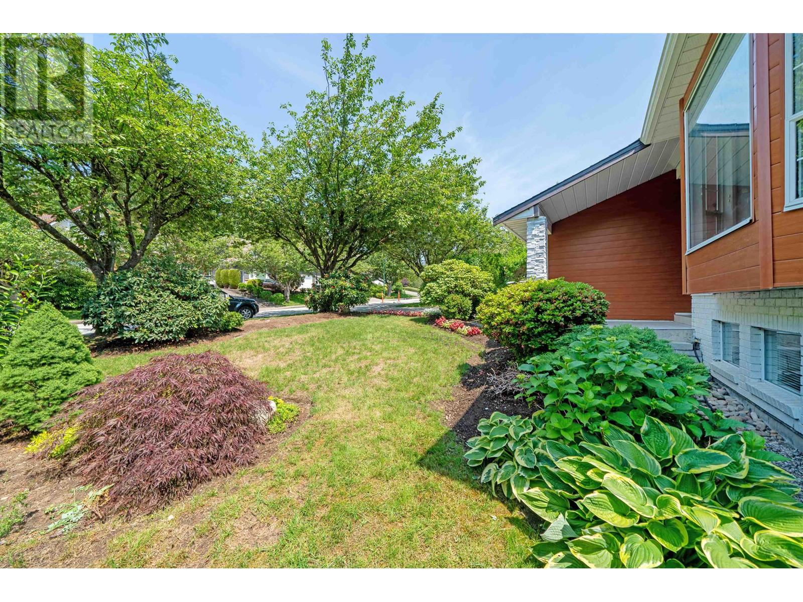 2442 Leclair Drive, Coquitlam, British Columbia  V3K 6G7 - Photo 3 - R2827703