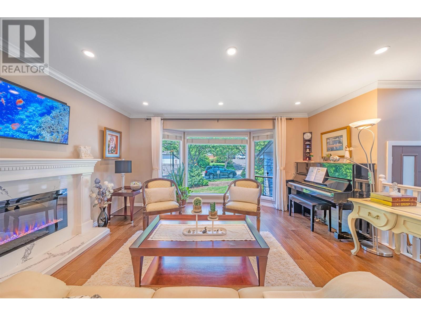 2442 Leclair Drive, Coquitlam, British Columbia  V3K 6G7 - Photo 5 - R2827703