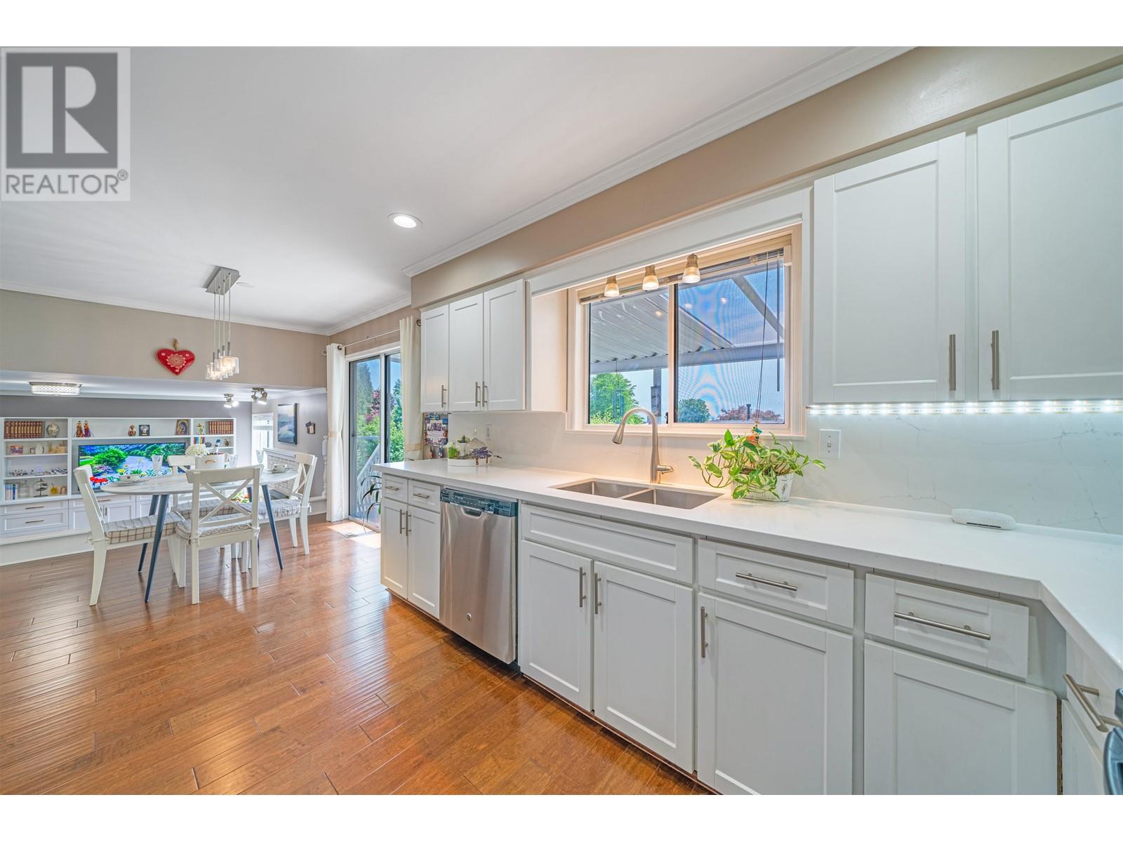 2442 Leclair Drive, Coquitlam, British Columbia  V3K 6G7 - Photo 9 - R2827703