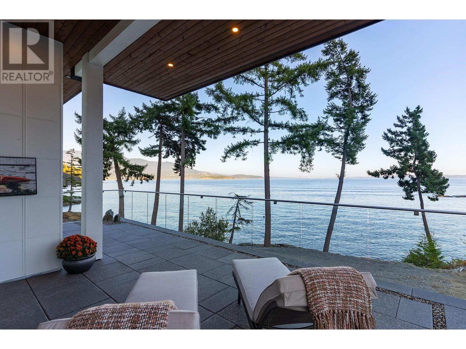 239 Shore Lane, Bowen Island, British Columbia  V0N 1G2 - Photo 2 - R2817769