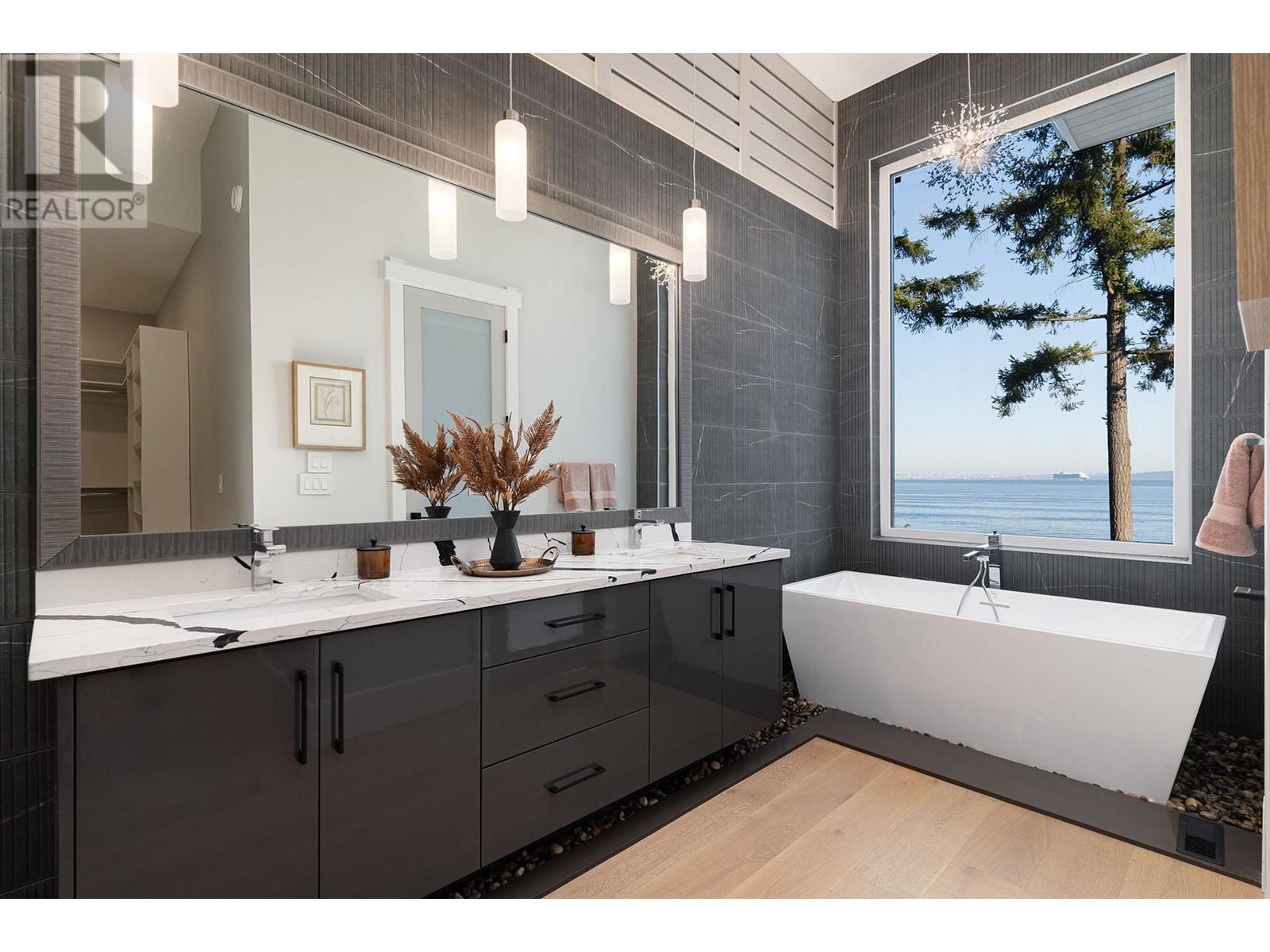239 Shore Lane, Bowen Island, British Columbia  V0N 1G2 - Photo 17 - R2817769