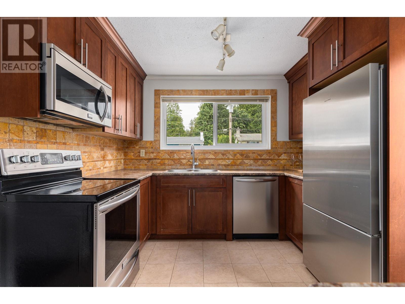 3824 Broom Place, Port Coquitlam, British Columbia  V3B 4A4 - Photo 11 - R2821199