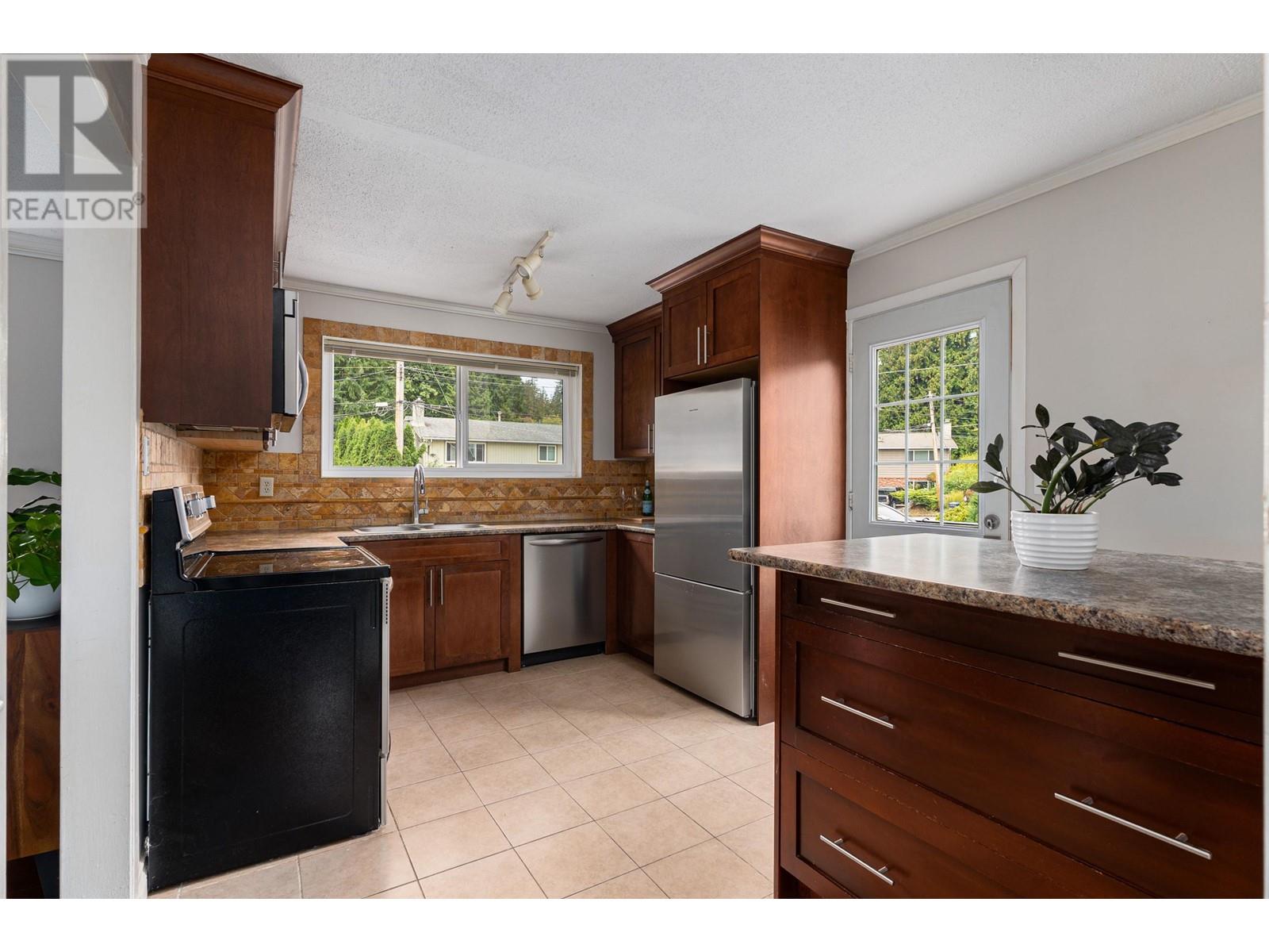 3824 Broom Place, Port Coquitlam, British Columbia  V3B 4A4 - Photo 10 - R2821199