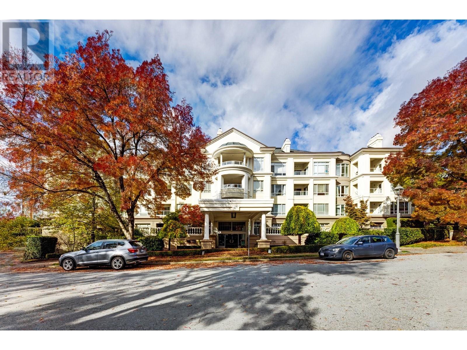 323 5735 Hampton Place, Vancouver, British Columbia  V6T 2G8 - Photo 1 - R2827282