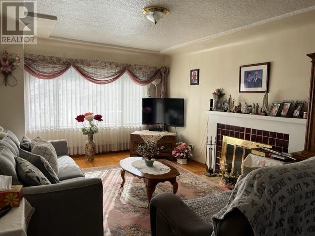 3737 Kincaid Street, Burnaby, British Columbia  V5G 1V4 - Photo 8 - R2815450