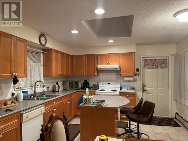 3737 Kincaid Street, Burnaby, British Columbia  V5G 1V4 - Photo 3 - R2815450