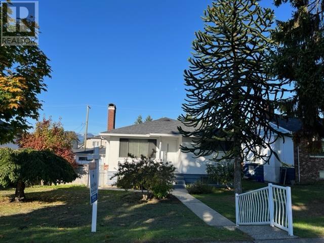 3737 Kincaid Street, Burnaby, British Columbia  V5G 1V4 - Photo 2 - R2815450