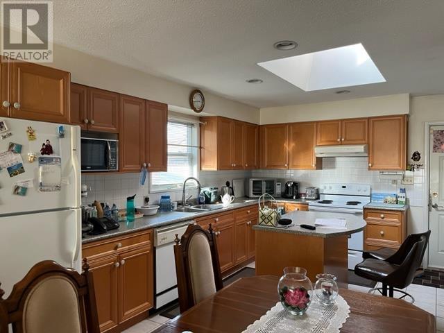 3737 Kincaid Street, Burnaby, British Columbia  V5G 1V4 - Photo 4 - R2815450