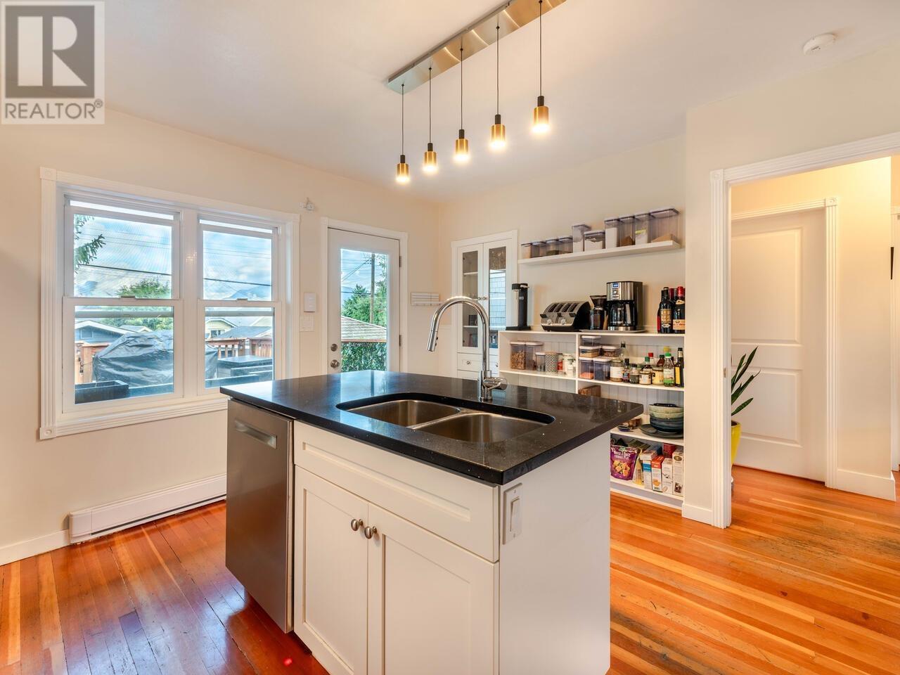 3067 Graveley Street, Vancouver, British Columbia  V5K 3K5 - Photo 10 - R2827774