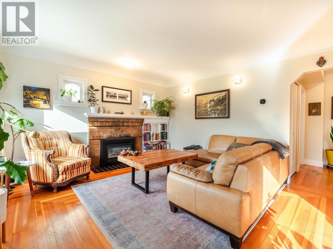 3067 Graveley Street, Vancouver, British Columbia  V5K 3K5 - Photo 2 - R2827774