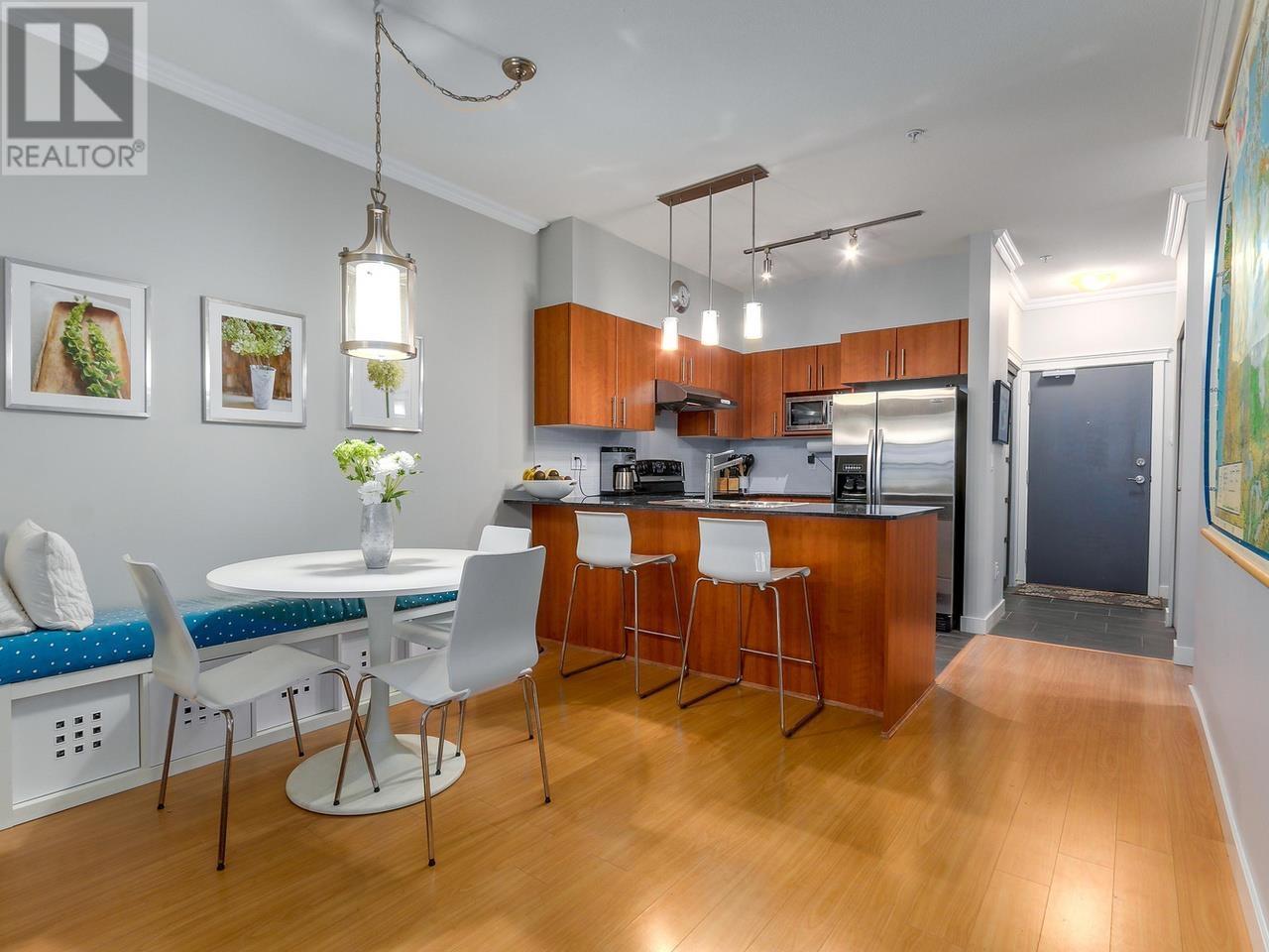 221 1633 Mackay Avenue, North Vancouver, British Columbia  V7P 0A2 - Photo 2 - R2827831