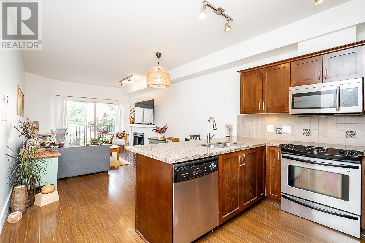 308 1336 Main Street, Squamish, British Columbia  V8B 0R2 - Photo 1 - R2827860