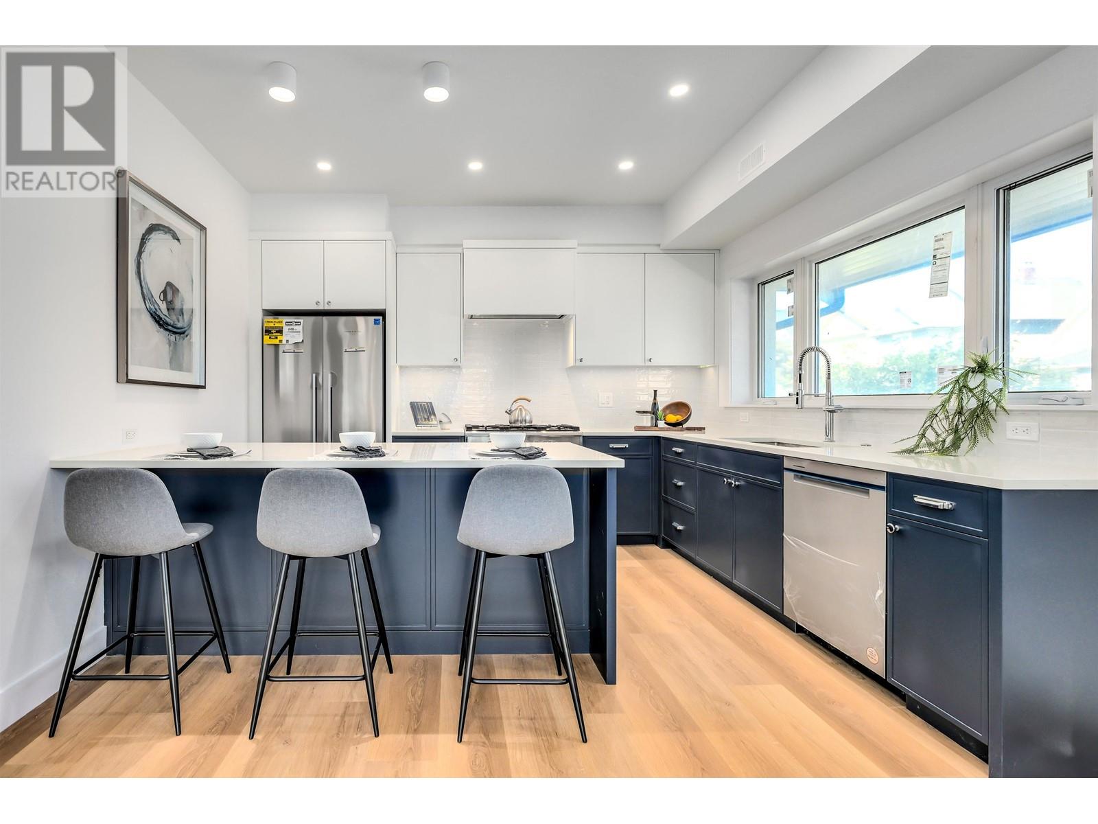 1 2796 Dundas Street, Vancouver, British Columbia  V5K 3Y6 - Photo 3 - R2811803