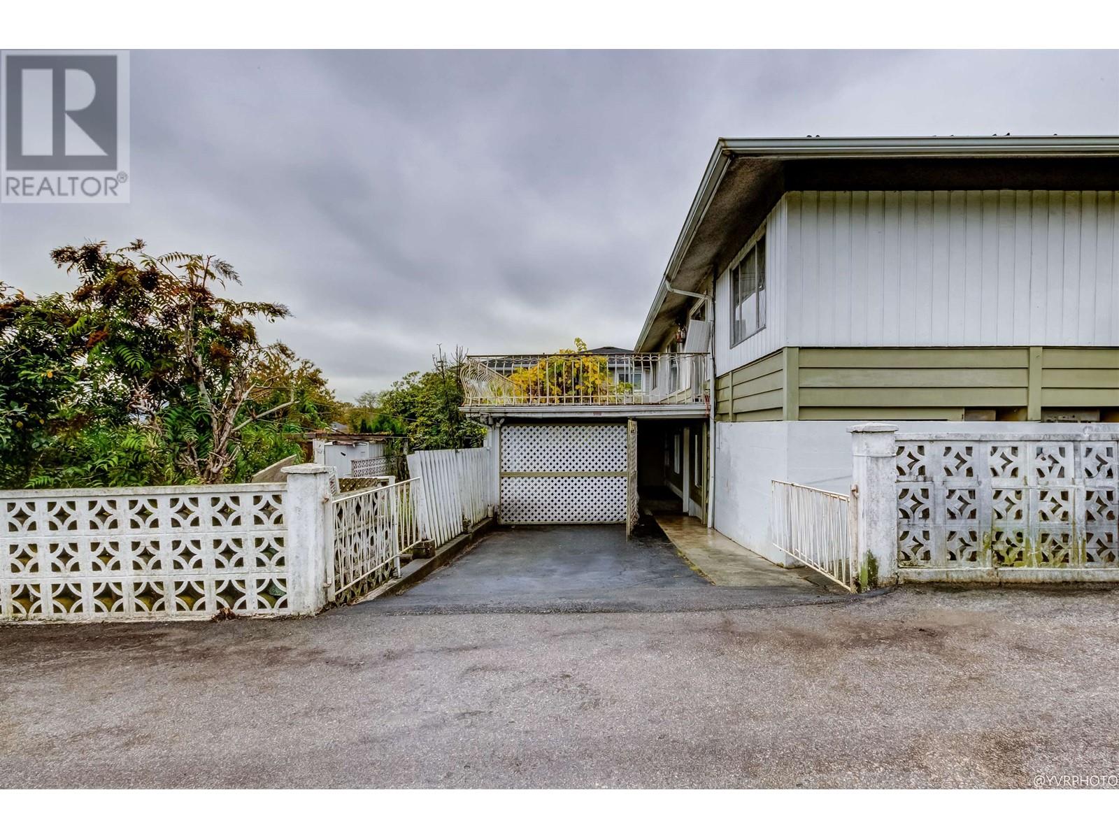 4579 Grassmere Street, Burnaby, British Columbia  V5G 2N8 - Photo 6 - R2826861