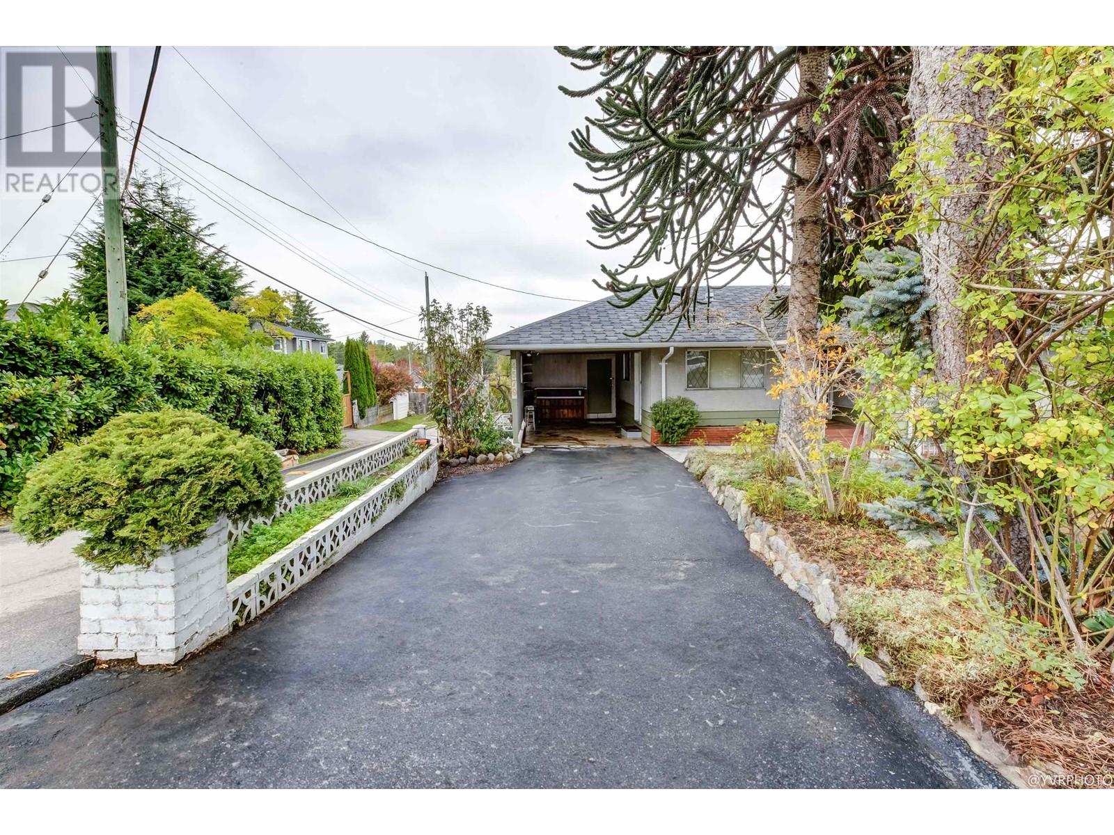4579 Grassmere Street, Burnaby, British Columbia  V5G 2N8 - Photo 4 - R2826861