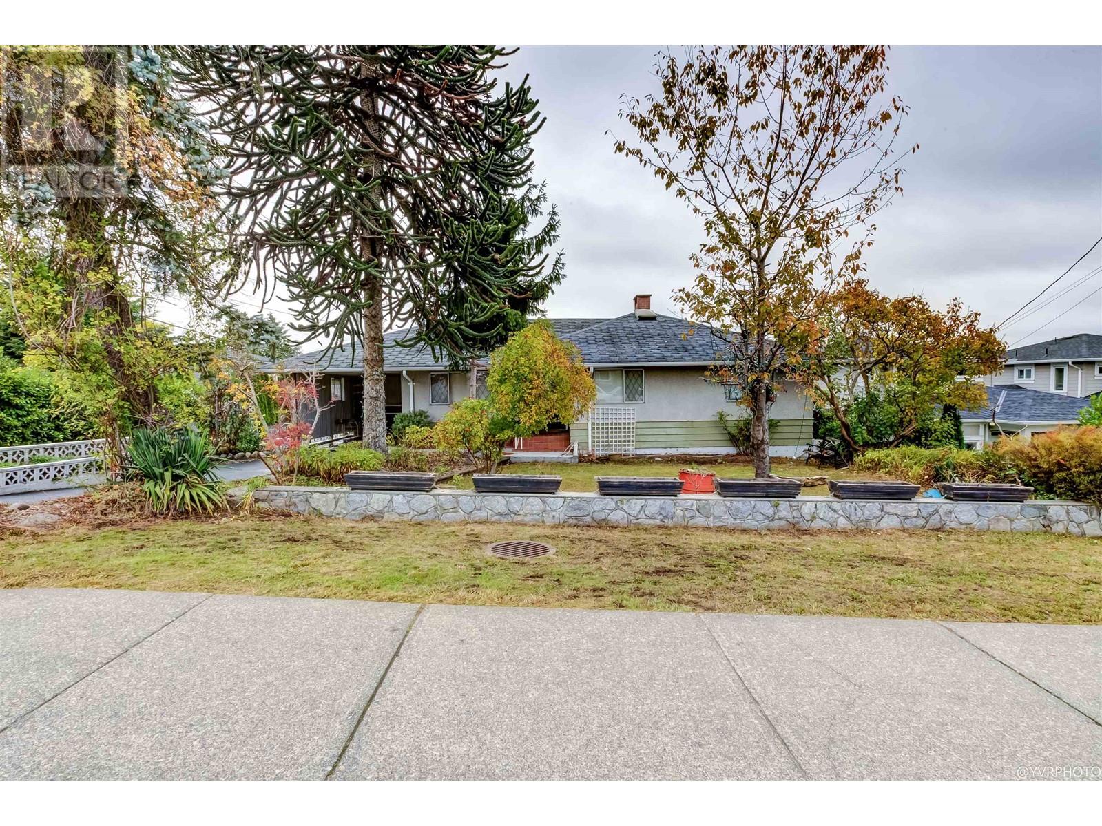 4579 Grassmere Street, Burnaby, British Columbia  V5G 2N8 - Photo 3 - R2826861
