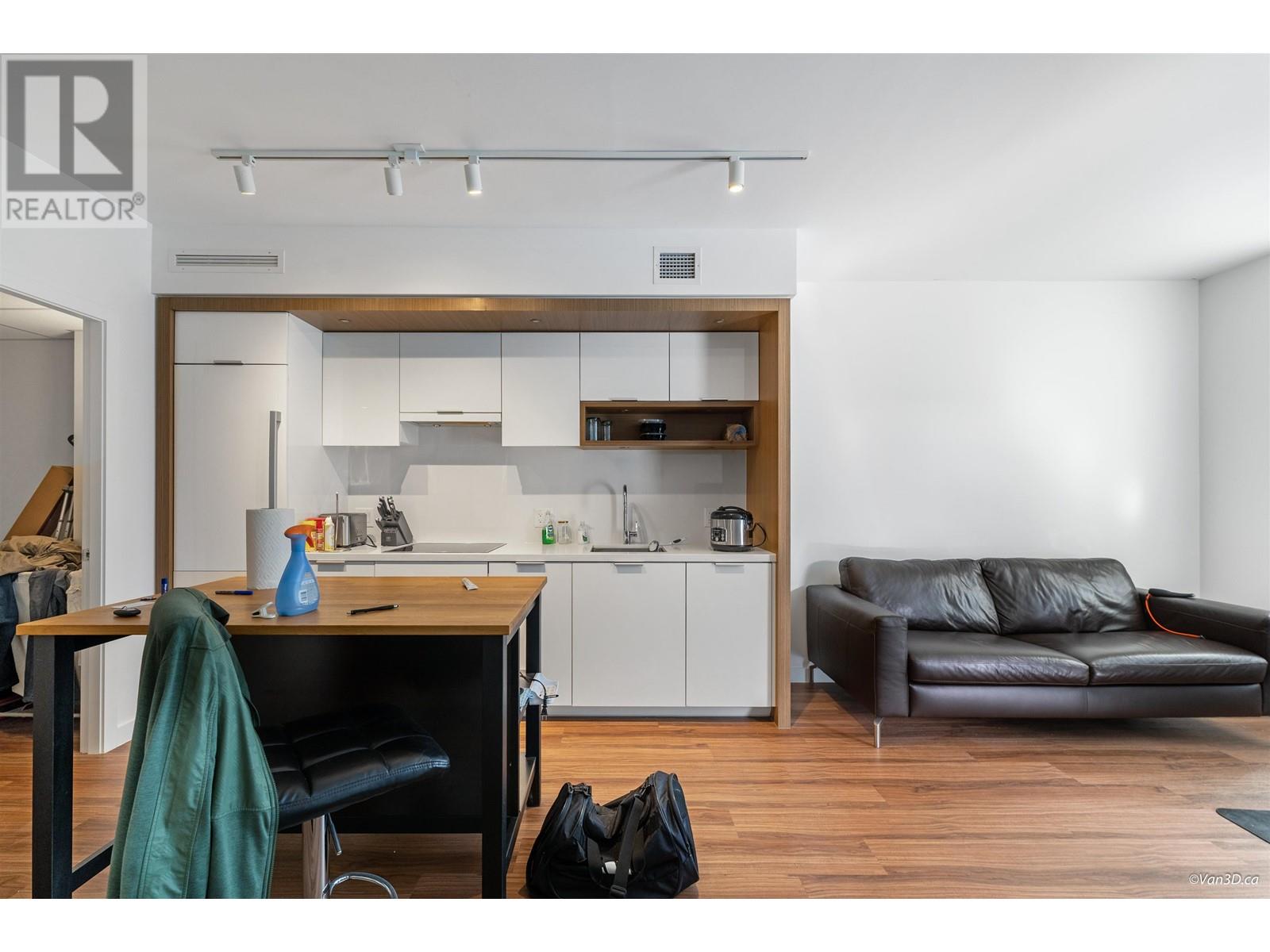 702 1661 Quebec Street, Vancouver, British Columbia  V6A 0H2 - Photo 2 - R2827862