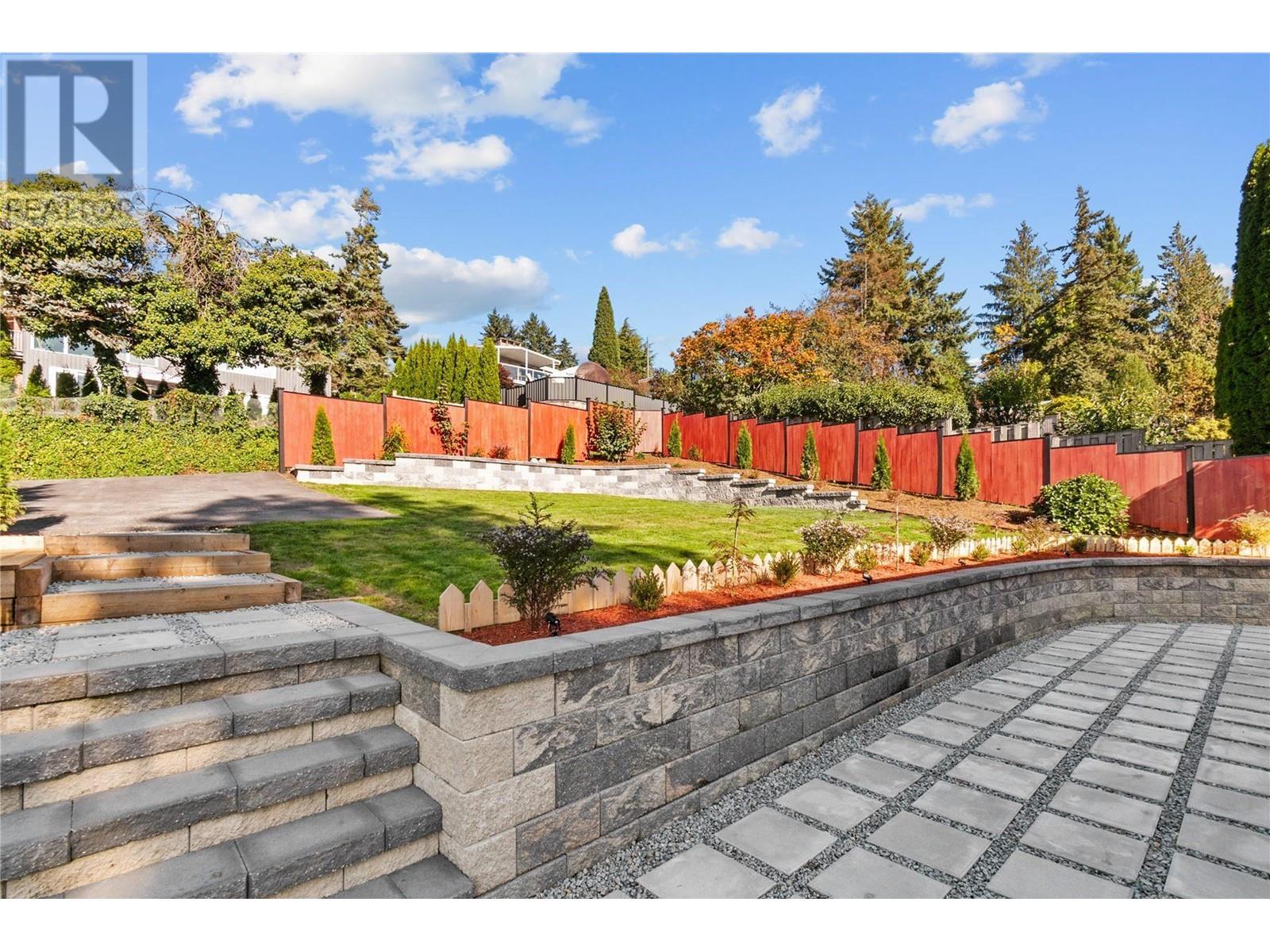 312 Laurentian Crescent, Coquitlam, British Columbia  V3K 1Y1 - Photo 3 - R2824607