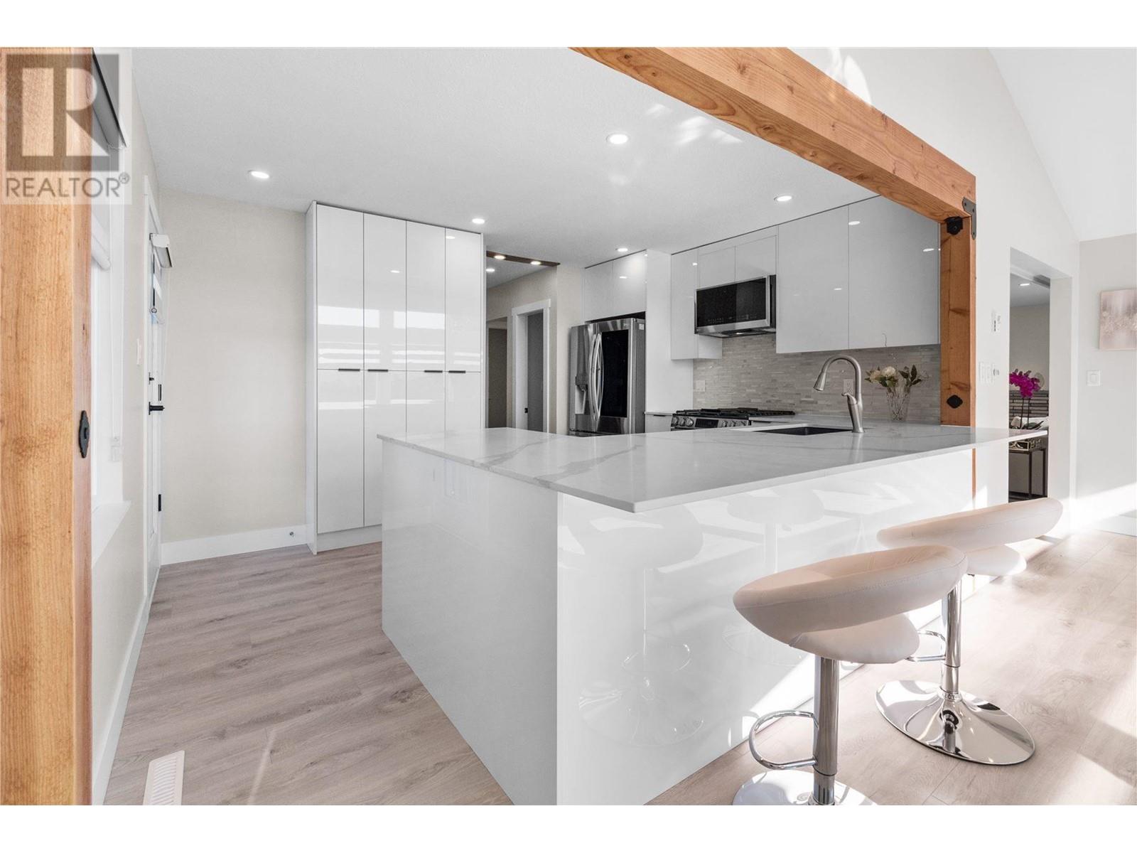 312 Laurentian Crescent, Coquitlam, British Columbia  V3K 1Y1 - Photo 12 - R2824607