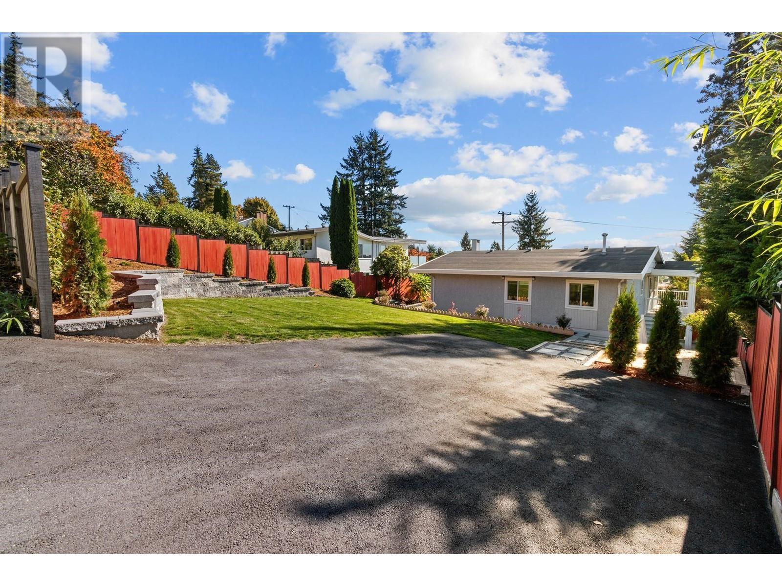 312 Laurentian Crescent, Coquitlam, British Columbia  V3K 1Y1 - Photo 2 - R2824607