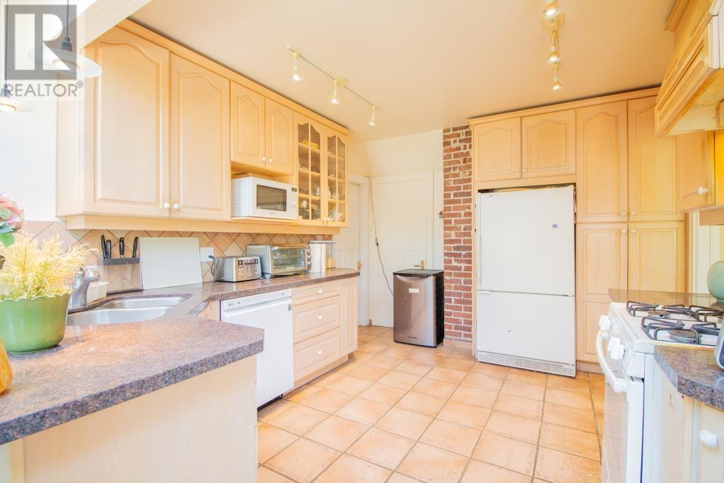 3949 W 23rd Avenue, Vancouver, British Columbia  V6S 1L1 - Photo 3 - R2827566