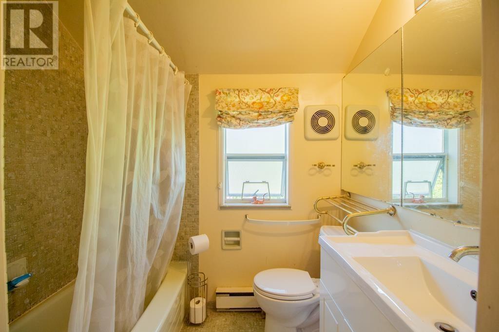 3949 W 23rd Avenue, Vancouver, British Columbia  V6S 1L1 - Photo 13 - R2827566