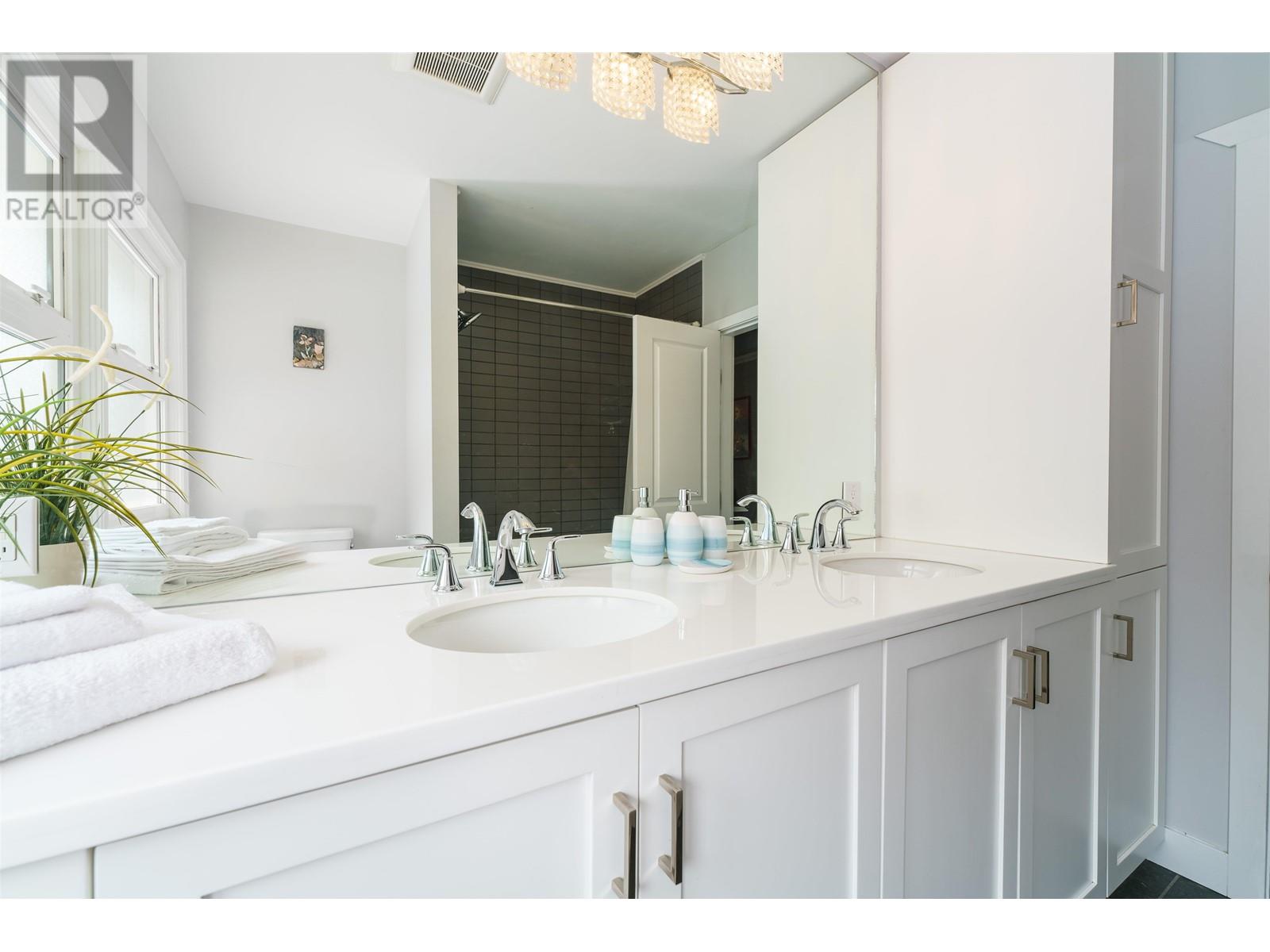 22070 Cliff Avenue, Maple Ridge, British Columbia  V2X 2L2 - Photo 20 - R2827806