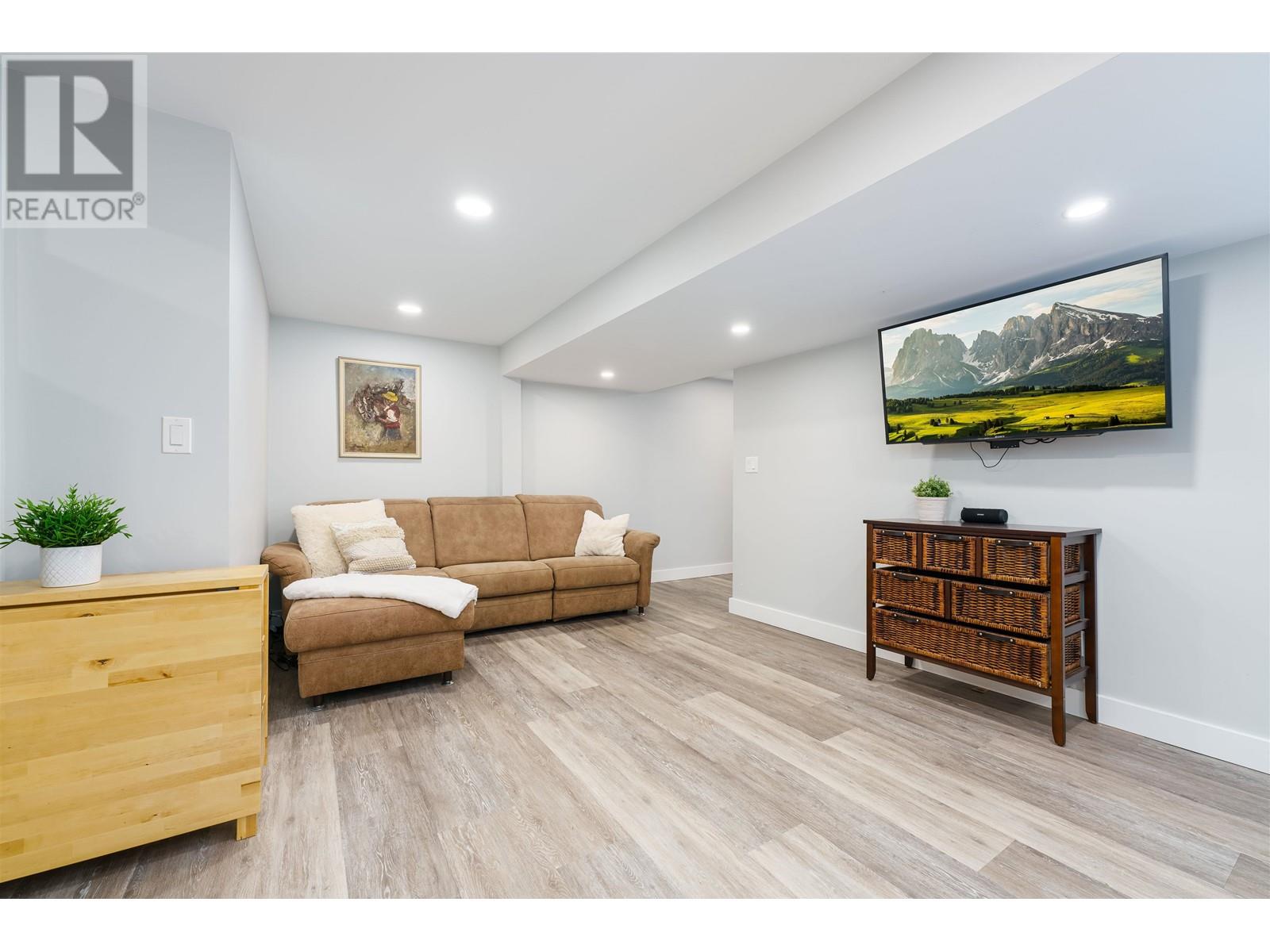 22070 Cliff Avenue, Maple Ridge, British Columbia  V2X 2L2 - Photo 25 - R2827806