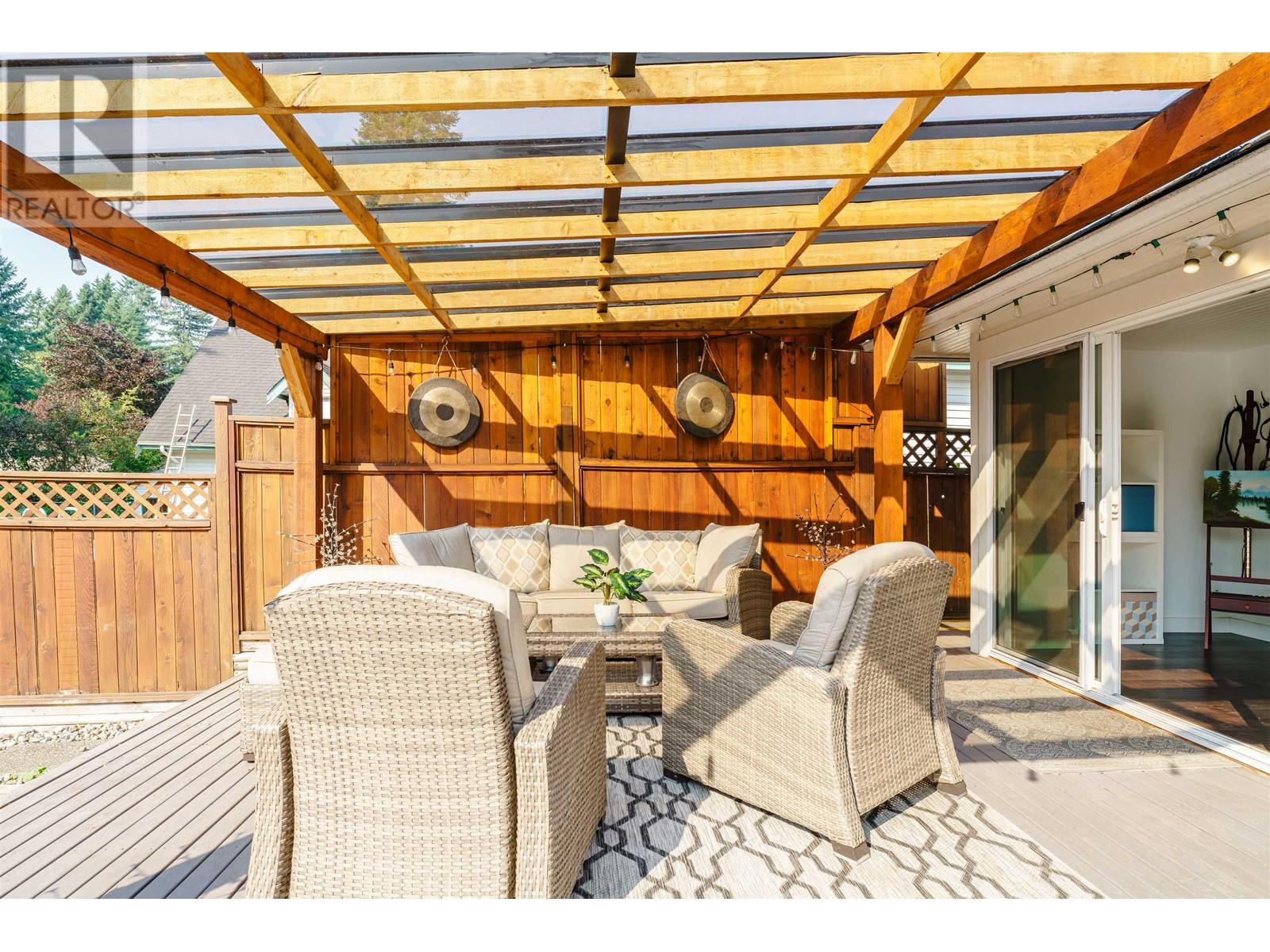 22070 Cliff Avenue, Maple Ridge, British Columbia  V2X 2L2 - Photo 2 - R2827806