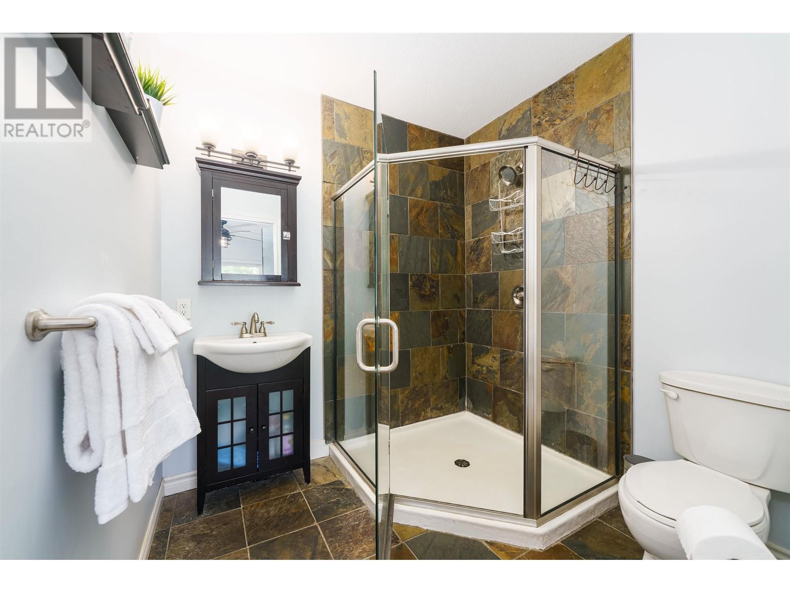 22070 Cliff Avenue, Maple Ridge, British Columbia  V2X 2L2 - Photo 18 - R2827806