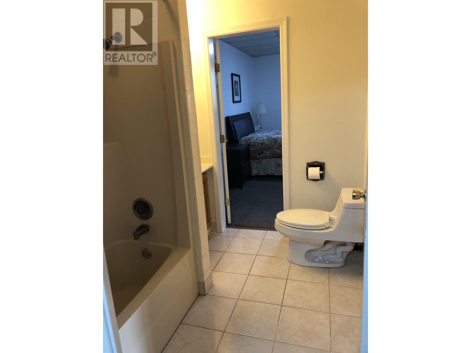 6060 Marine Drive, Burnaby, British Columbia  V3N 2X9 - Photo 2 - R2825714