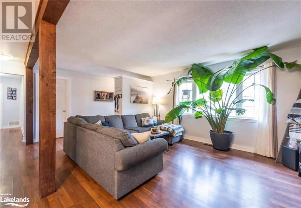 75 Pine Street, Bracebridge, Ontario P1L 1K8 (26214218) Bay