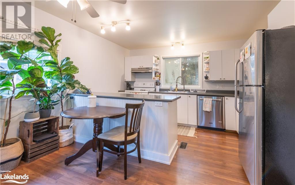 75 Pine Street, Bracebridge, Ontario P1L 1K8 (26214218) Bay