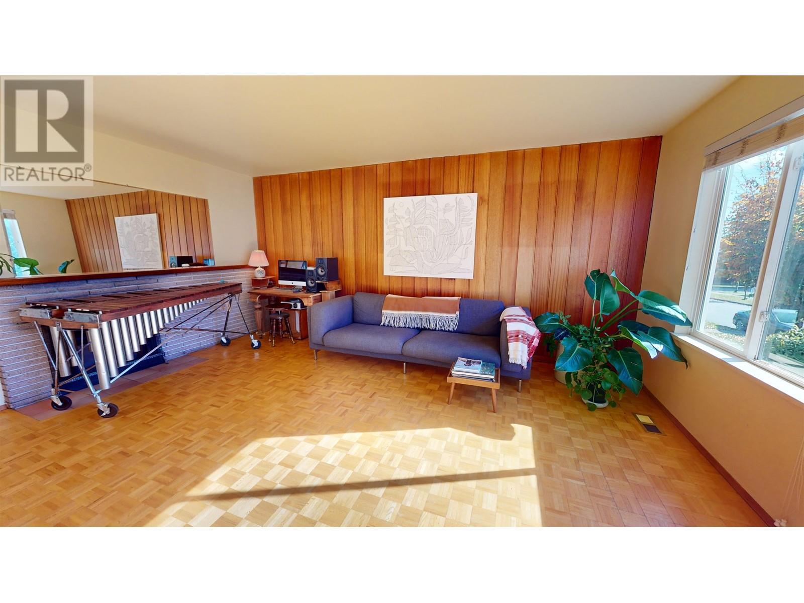 4257 Triumph Street, Burnaby, British Columbia  V5C 1Z5 - Photo 2 - R2826820