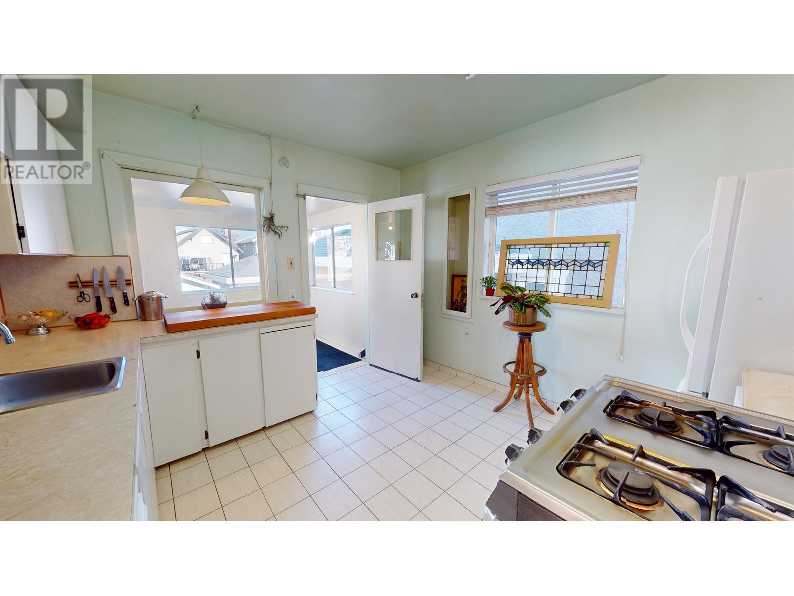 4257 Triumph Street, Burnaby, British Columbia  V5C 1Z5 - Photo 6 - R2826820