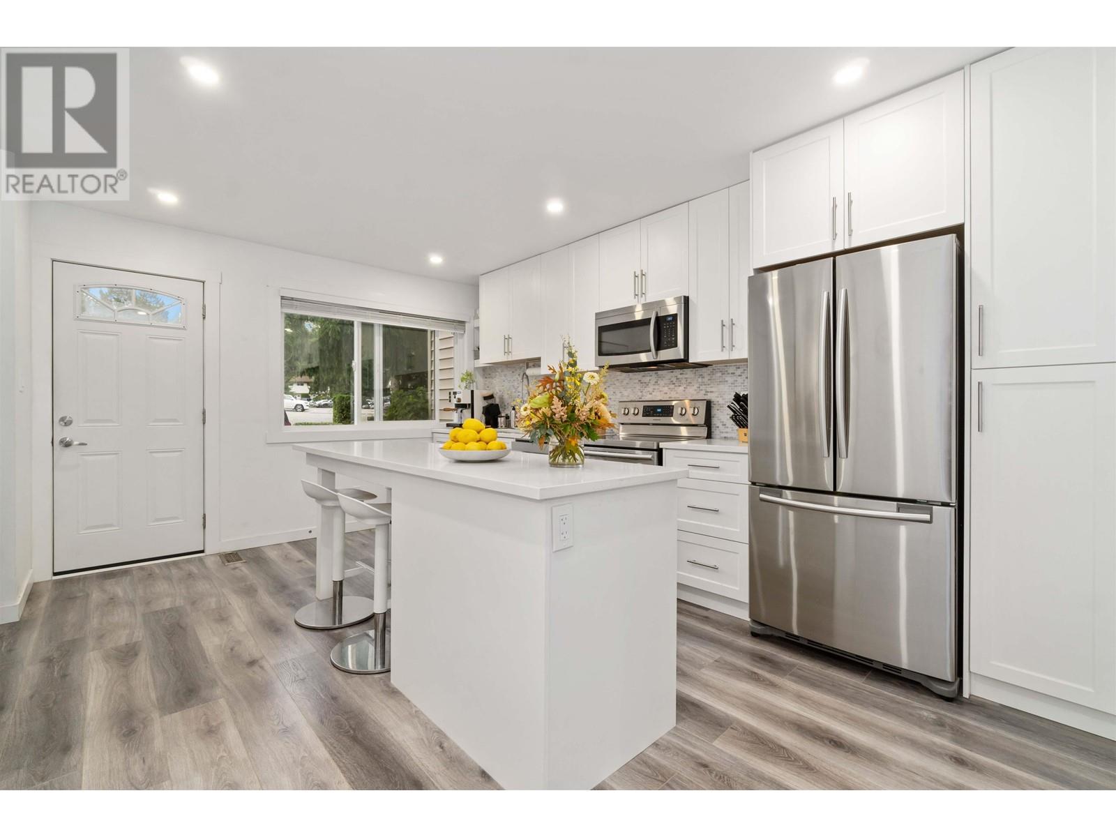 3369 Ganymede Drive, Burnaby, British Columbia  V3J 1A5 - Photo 3 - R2827310