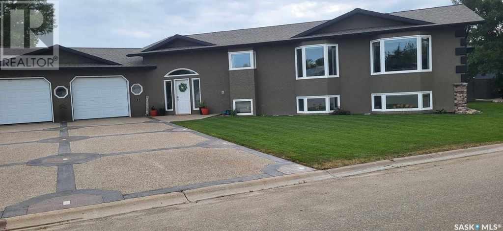 1106 Pacific Avenue, Carnduff, Saskatchewan  S0C 0S0 - Photo 1 - SK937457