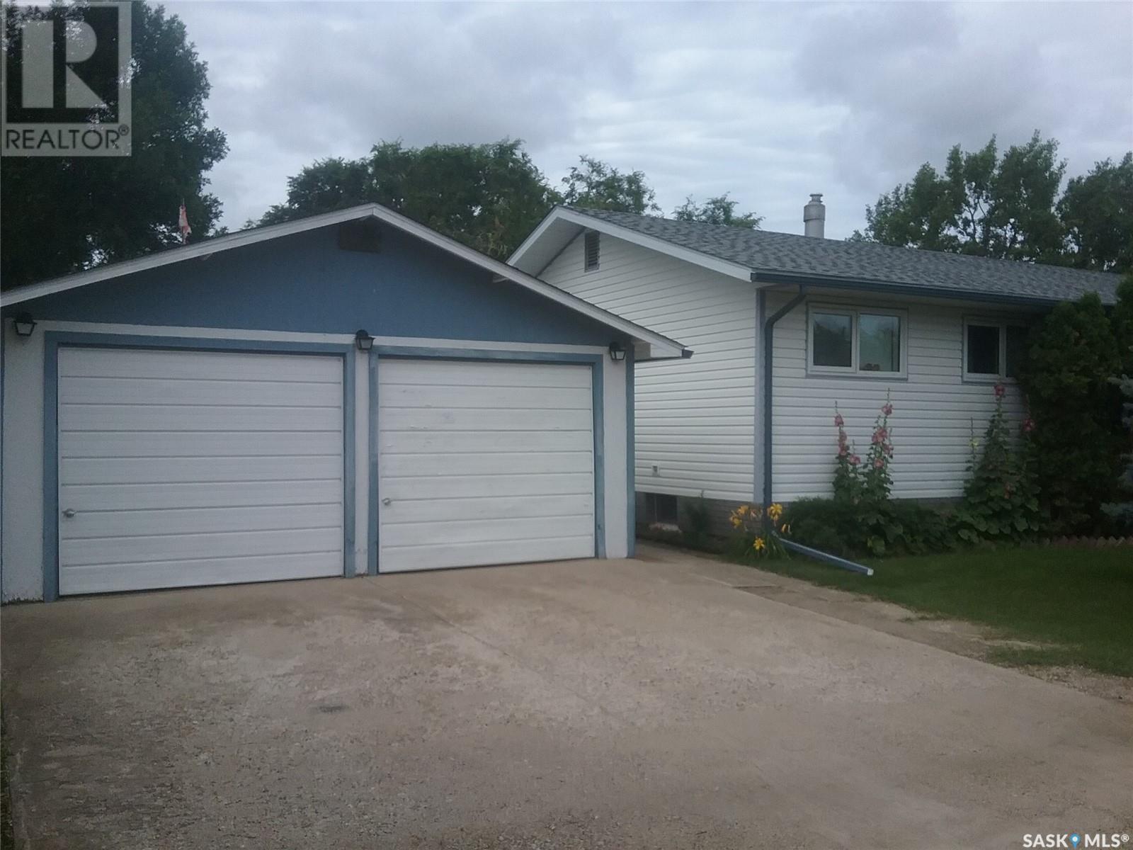 616 Beharrel Avenue, Oxbow, Saskatchewan  S0C 2B0 - Photo 11 - SK940881