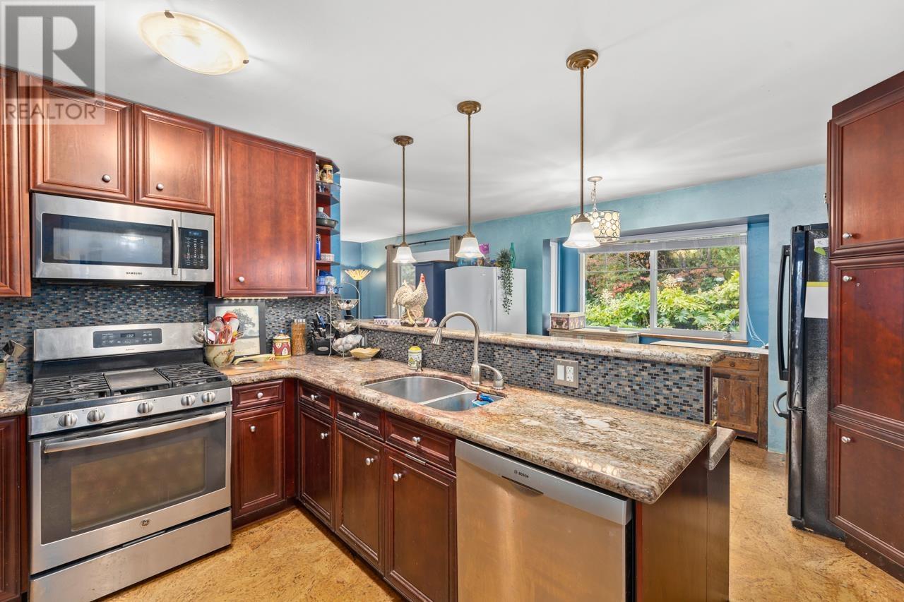 2750 Sylvan Place, Coquitlam, British Columbia  V3C 4Z3 - Photo 12 - R2827894
