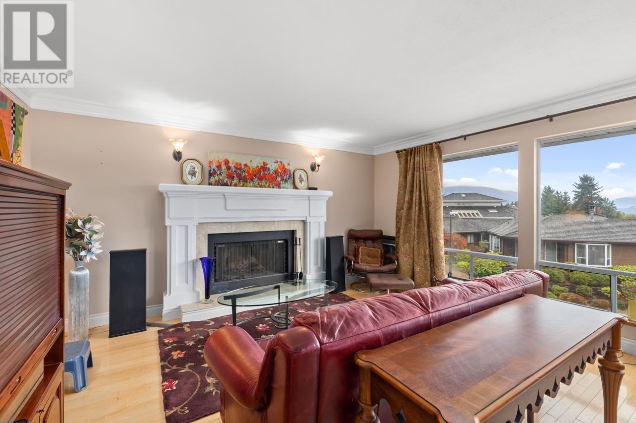 2750 Sylvan Place, Coquitlam, British Columbia  V3C 4Z3 - Photo 6 - R2827894