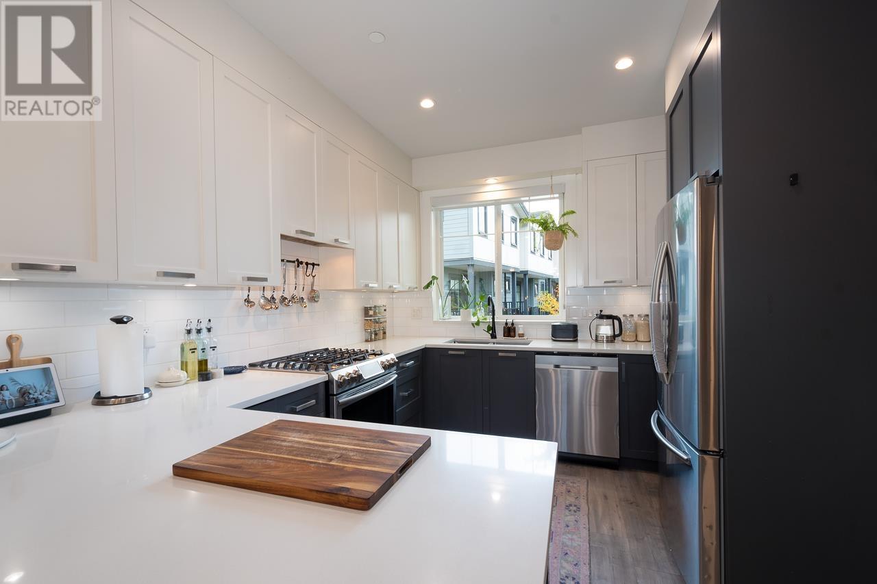 11 188 Wood Street, New Westminster, British Columbia  V3M 0H6 - Photo 2 - R2824118