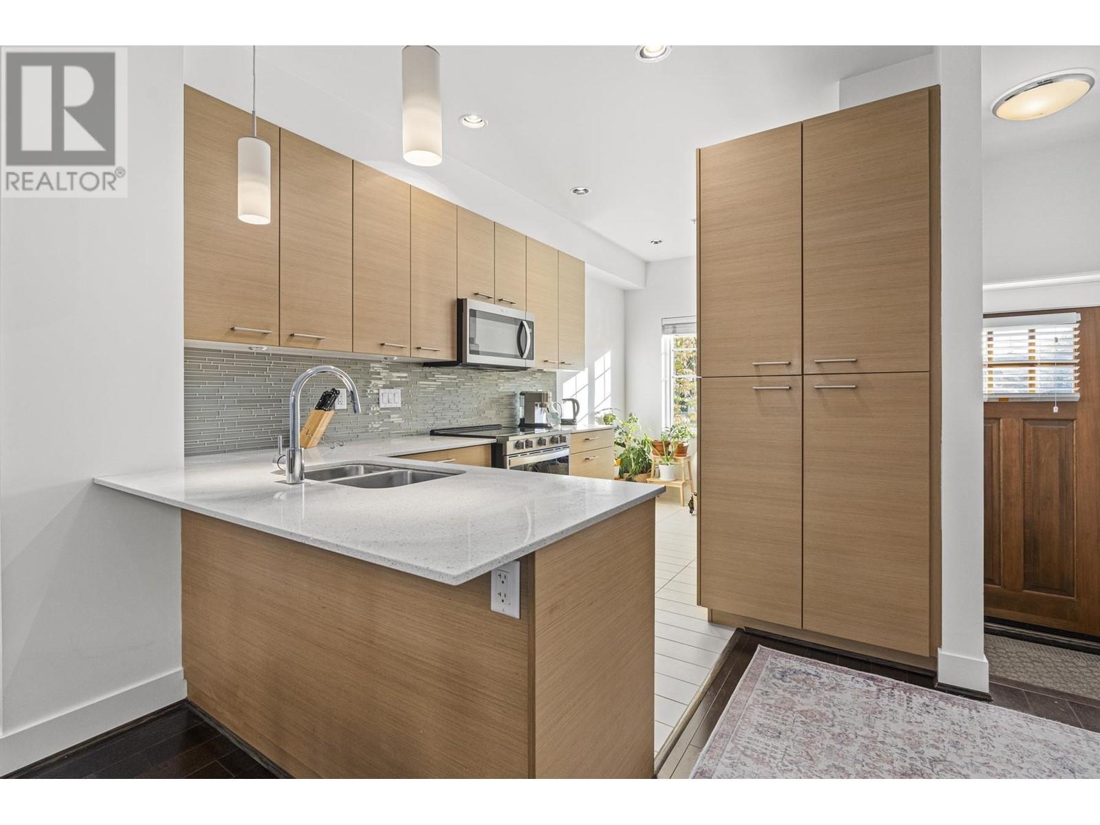 9 7198 Barnet Road, Burnaby, British Columbia  V5A 1C9 - Photo 4 - R2827884