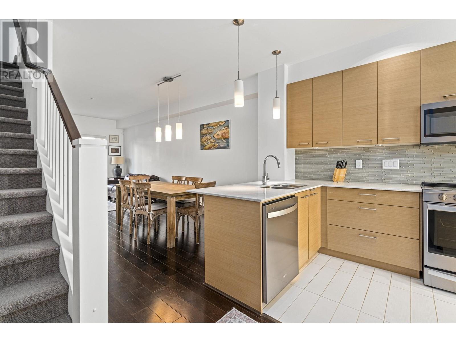 9 7198 Barnet Road, Burnaby, British Columbia  V5A 1C9 - Photo 2 - R2827884