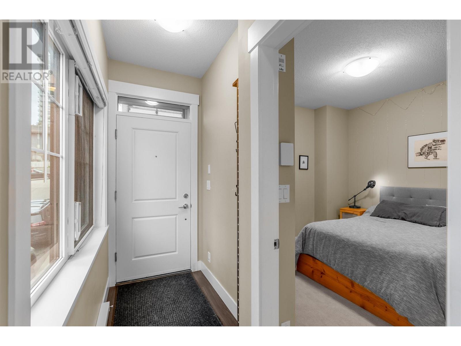 28 838 Royal Avenue, New Westminster, British Columbia  V3M 1J9 - Photo 2 - R2827727