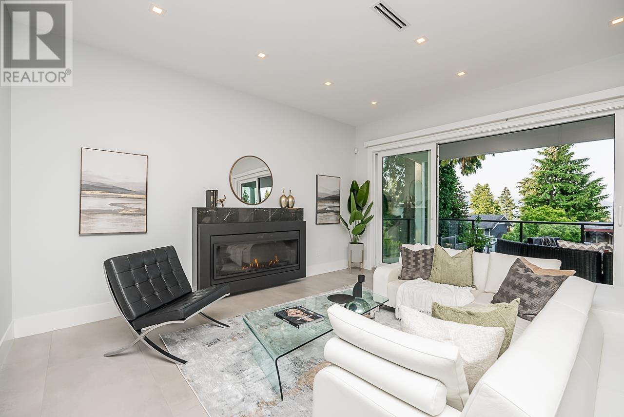 2978 Surf Crescent, Coquitlam, British Columbia  V3C 3S8 - Photo 4 - R2793002
