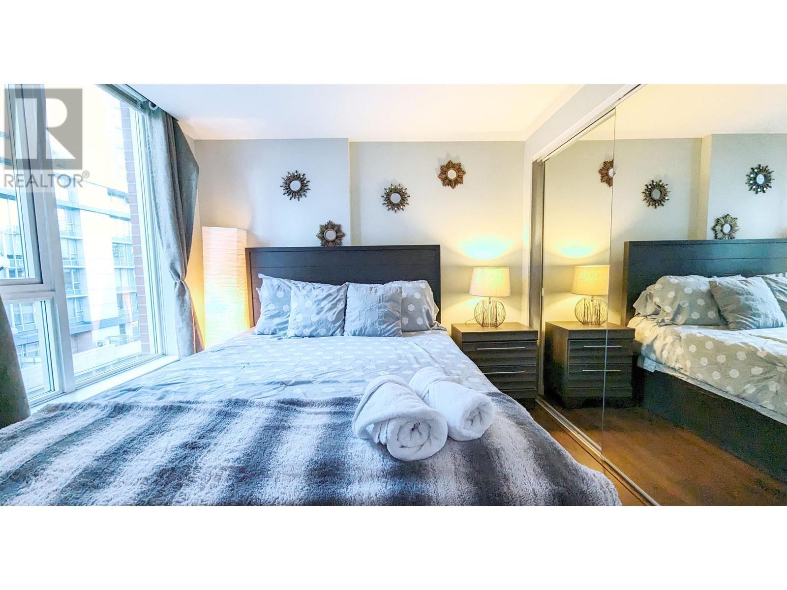 606 618 Abbott Street, Vancouver, British Columbia  V6B 0B9 - Photo 3 - R2826886