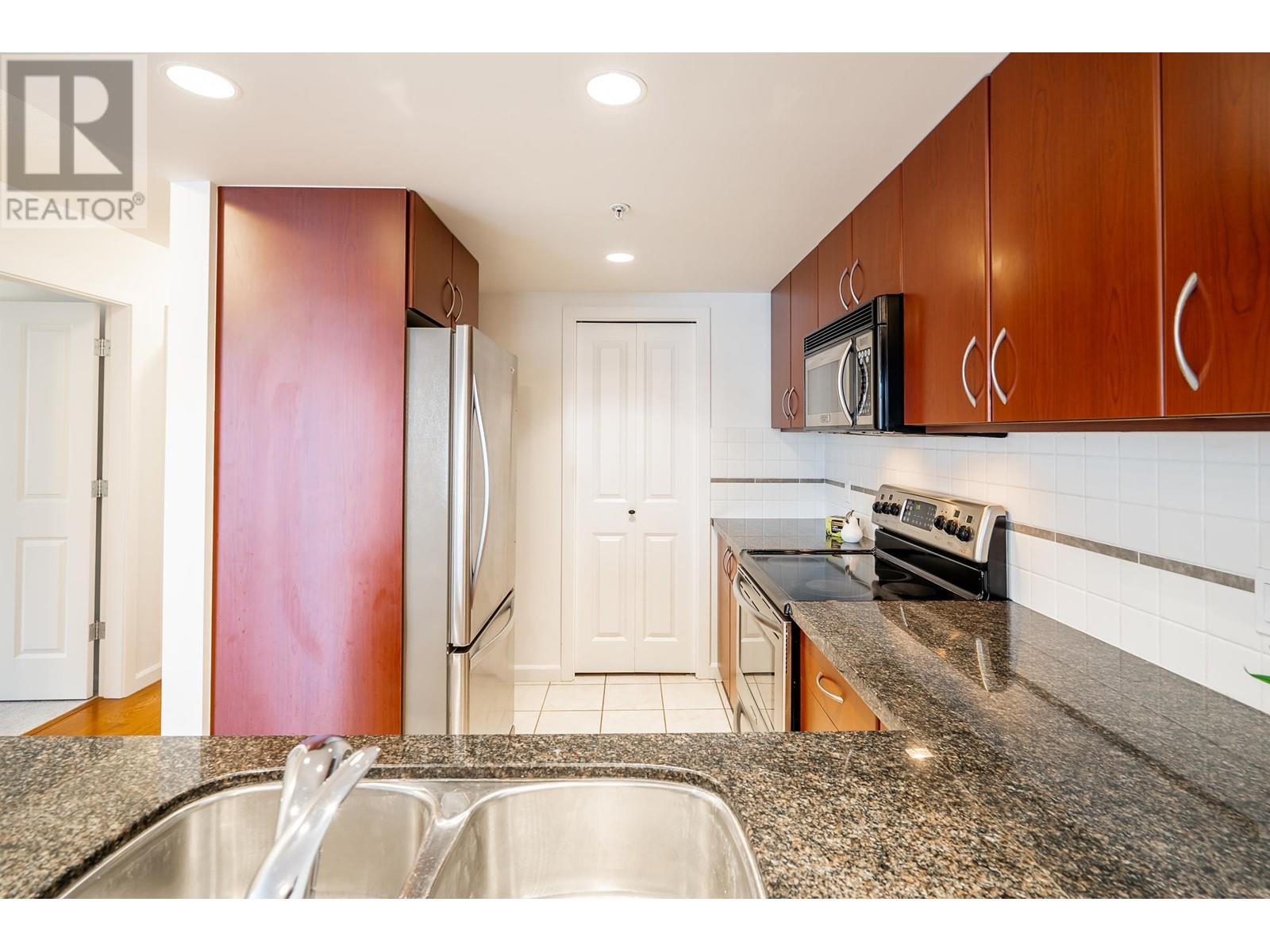 1107 235 Guildford Way, Port Moody, British Columbia  V3H 5L8 - Photo 11 - R2826727