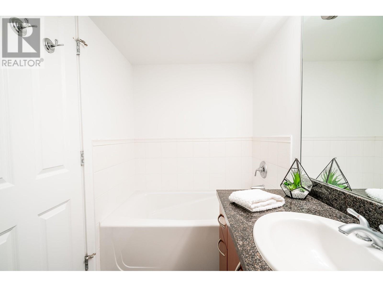 1107 235 Guildford Way, Port Moody, British Columbia  V3H 5L8 - Photo 17 - R2826727