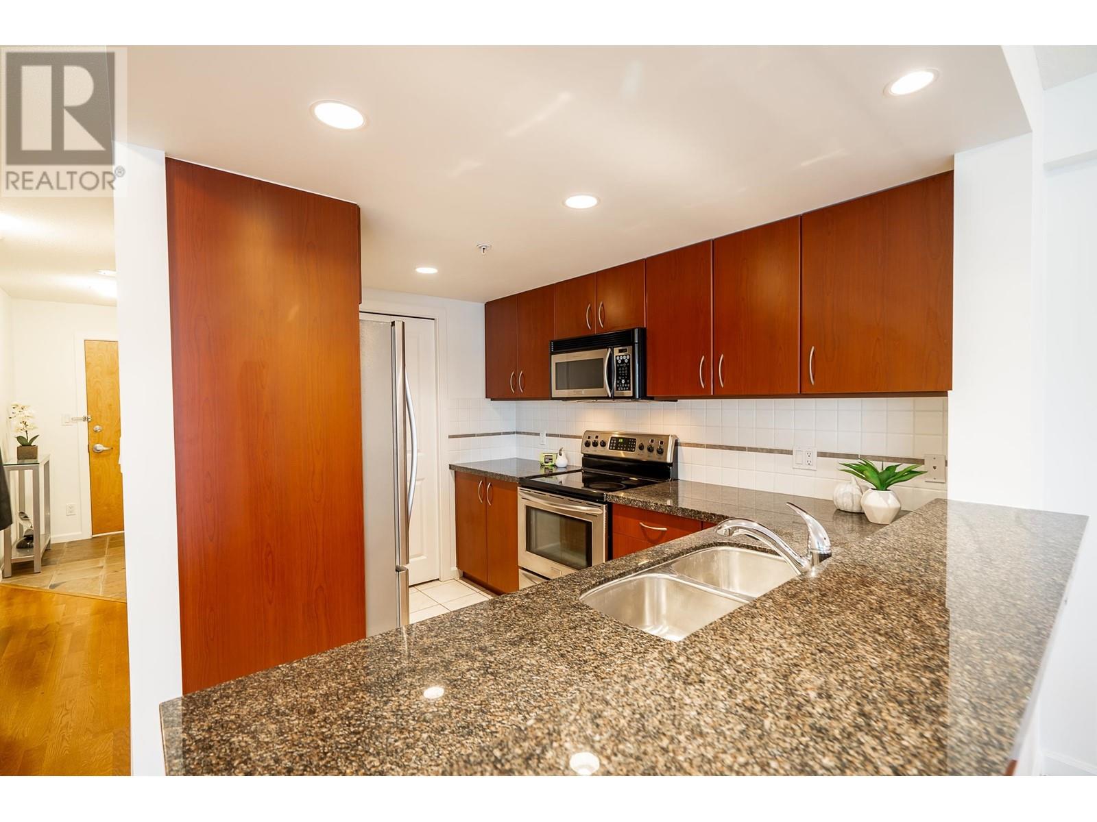 1107 235 Guildford Way, Port Moody, British Columbia  V3H 5L8 - Photo 10 - R2826727