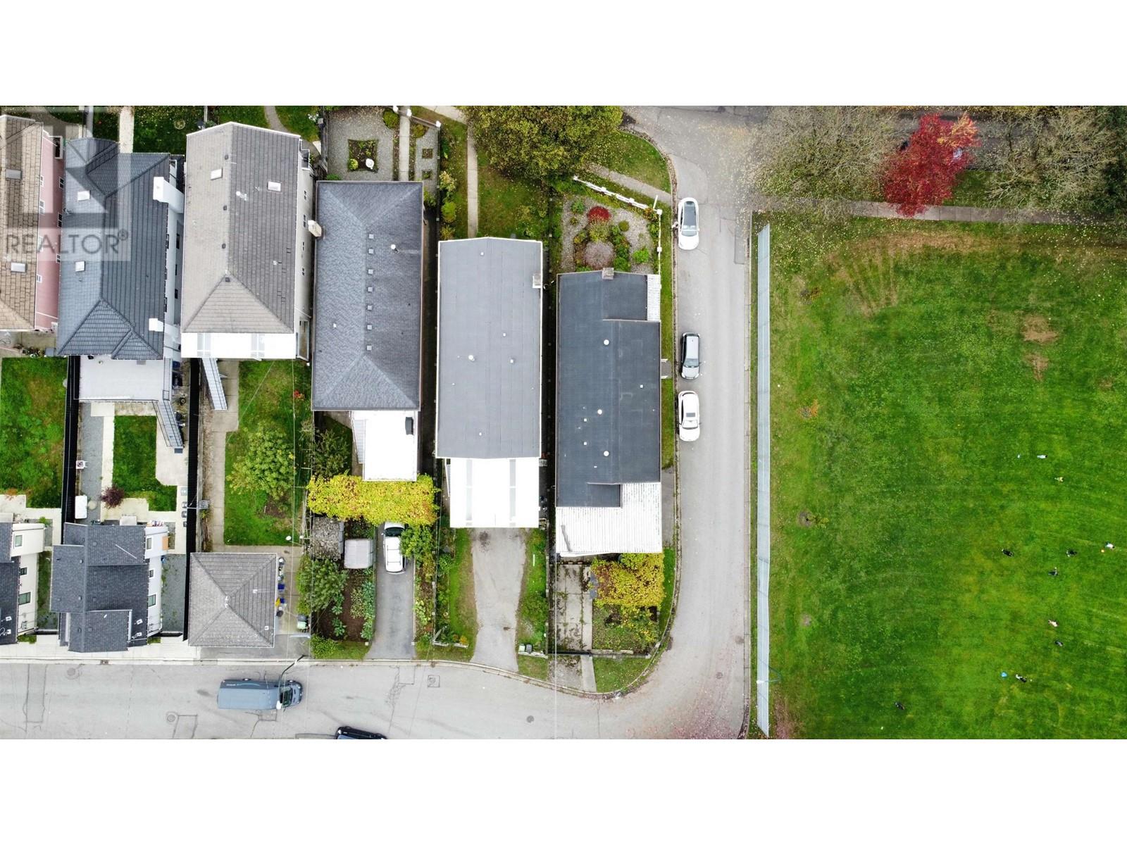 5274 Taunton Street, Vancouver, British Columbia  V5R 4B3 - Photo 3 - R2827673